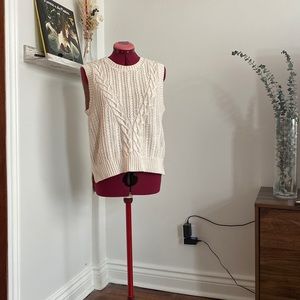 Off-white knitted vest